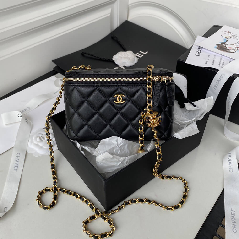 Ch*el vanity with chain