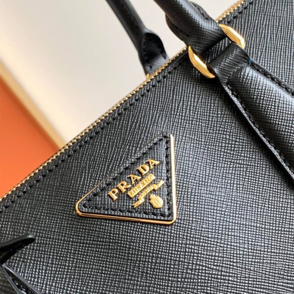 medium Pra*a galleria saffiano leather bag