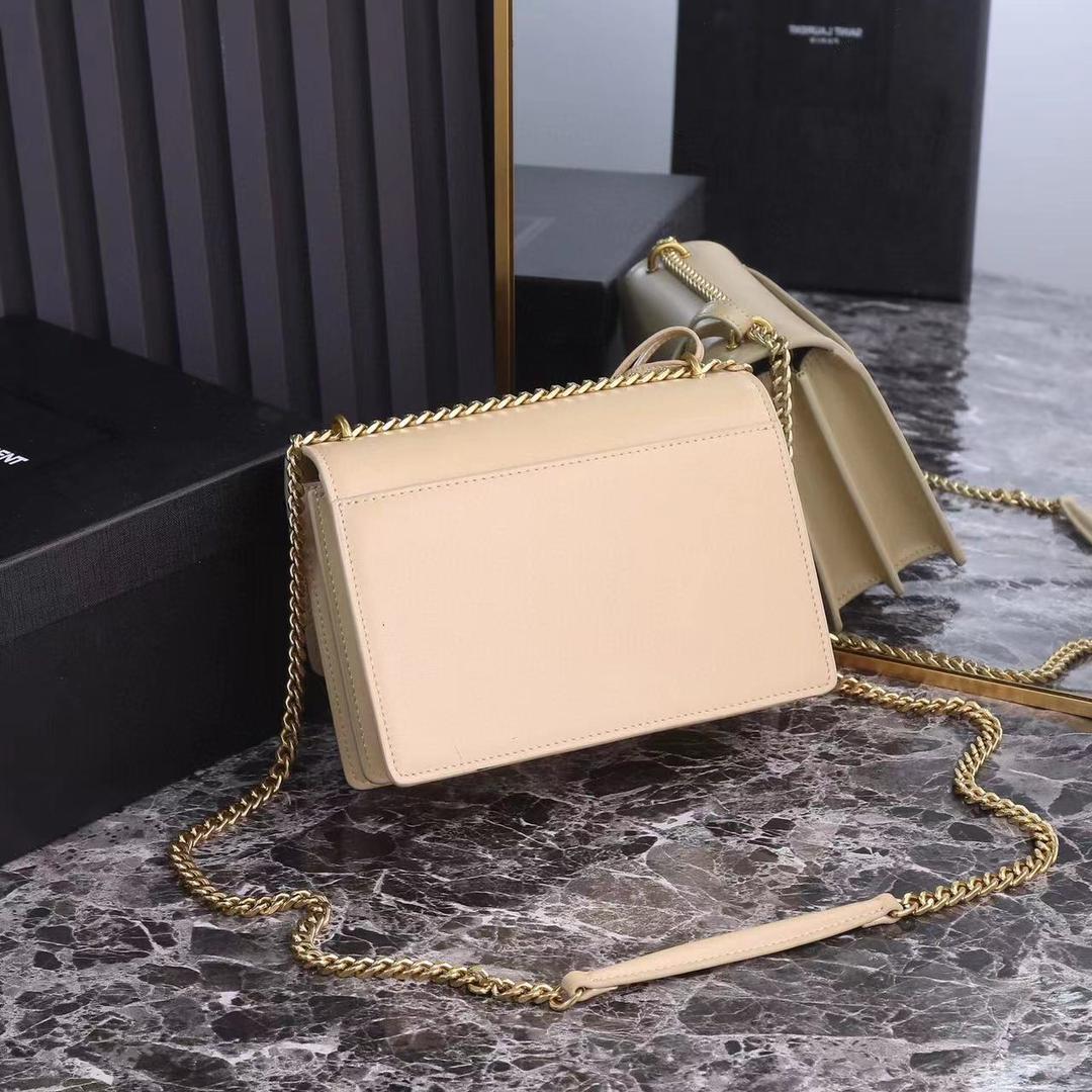SUNSET MEDIUM CHAIN BAG IN SMOOTH LEATHER